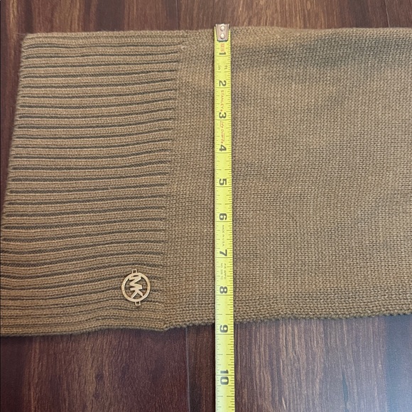 MICHAEL Michael Kors Tan Knit Scarf and Beanie Set - Picture 4 of 5